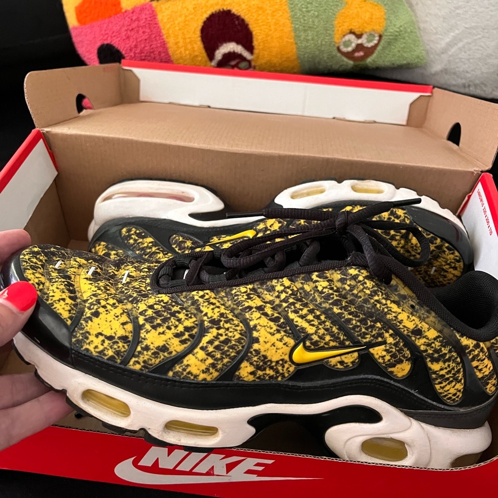 Nike Air Max Plus women’s size 9.5